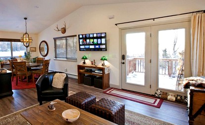 Secluded Family-Friendly Vacation Rental with Mountain Views in Anchorage, Alaska - Anchorage, Alaska - glamping.directory