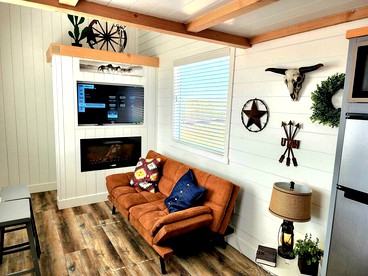 Love Under the Stars: Romantic Escape in a Tennessee Tiny House for Two - glamping.directory