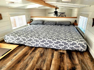 Love Under the Stars: Romantic Escape in a Tennessee Tiny House for Two - Apple Valley, Utah - glamping.directory