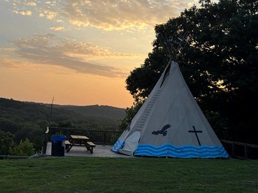 Shady Family Tree Hut Glamping Cabins with Private Door & Mosquito Nets near Big Niangua River, Macks Creek, Missouri - Macks Creek, Missouri - glamping.directory