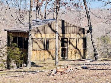 Shady Family Tree Hut Glamping Cabins with Private Door & Mosquito Nets near Big Niangua River, Macks Creek, Missouri - glamping.directory
