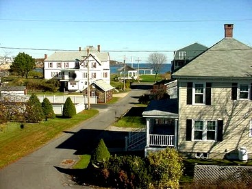 Charming Pet-Friendly Beachfront Cottage near Activities and Attractions in York Beach, Maine - glamping.directory