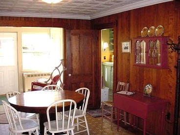 Charming Pet-Friendly Beachfront Cottage near Activities and Attractions in York Beach, Maine - York, Maine - glamping.directory
