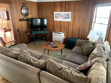 Charming Pet-Friendly Beachfront Cottage near Activities and Attractions in York Beach, Maine - York, Maine - glamping.directory