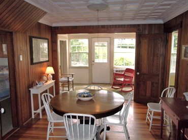 Charming Pet-Friendly Beachfront Cottage near Activities and Attractions in York Beach, Maine - York, Maine - glamping.directory
