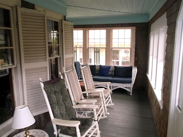 Charming Pet-Friendly Beachfront Cottage near Activities and Attractions in York Beach, Maine - York, Maine - glamping.directory