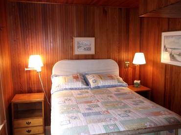 Charming Pet-Friendly Beachfront Cottage near Activities and Attractions in York Beach, Maine - York, Maine - glamping.directory