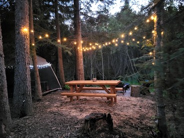Intimate Bell Tent with Outdoor Shower and Fire Pit in Idaho - Sandpoint, Idaho - glamping.directory