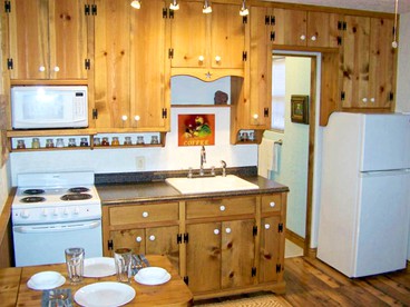 Rustic Cabin Rental for a Romantic Countryside Retreat near Austin, Texas - Leander, Texas - glamping.directory