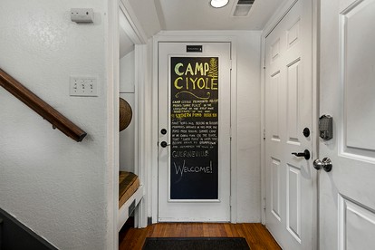Outstanding Cottage with Games, Barbecue and Hot-tub in Guerneville, California - Guerneville, California - glamping.directory