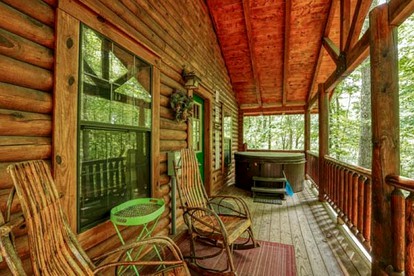 Stunning Cabin Rental in Ohio with Outdoor Hot Tub - Logan, Ohio - glamping.directory