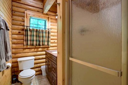 Stunning Cabin Rental in Ohio with Outdoor Hot Tub - Logan, Ohio - glamping.directory