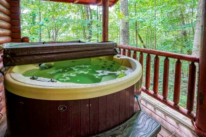 Stunning Cabin Rental in Ohio with Outdoor Hot Tub - Logan, Ohio - glamping.directory