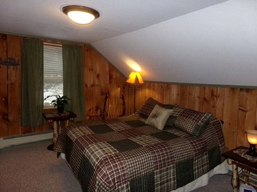 Lovely and Cozy Cabin in the Adirondack Mountains of Northville, New York - Northville, New York - glamping.directory