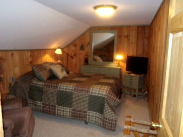 Lovely and Cozy Cabin in the Adirondack Mountains of Northville, New York - Northville, New York - glamping.directory