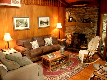 Inviting Tree House Cabin near Mount Mitchell in North Carolina - Burnsville, North Carolina - glamping.directory