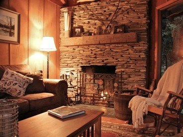 Inviting Tree House Cabin near Mount Mitchell in North Carolina - Burnsville, North Carolina - glamping.directory