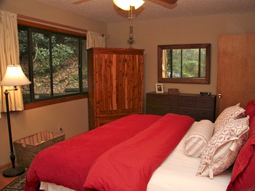 Inviting Tree House Cabin near Mount Mitchell in North Carolina - Burnsville, North Carolina - glamping.directory