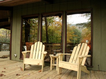 Inviting Tree House Cabin near Mount Mitchell in North Carolina - glamping.directory