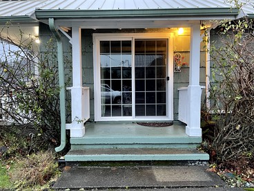 Charming Cottage Rental for Twilight Lovers in Forks, Washington - glamping.directory