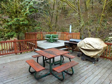 Peaceful Family Cabin on Beautiful Property, Plenty of Hiking and Fishing, 20 minutes from the coast, bordering Siuslaw National Forest, Oregon - Cloverdale, Oregon - glamping.directory