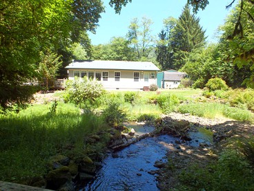 Peaceful Family Cabin on Beautiful Property, Plenty of Hiking and Fishing, 20 minutes from the coast, bordering Siuslaw National Forest, Oregon - Cloverdale, Oregon - glamping.directory