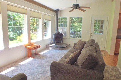 Peaceful Family Cabin on Beautiful Property, Plenty of Hiking and Fishing, 20 minutes from the coast, bordering Siuslaw National Forest, Oregon - Cloverdale, Oregon - glamping.directory