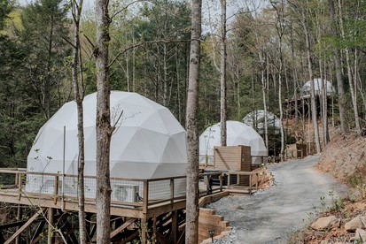 Chic Falls-Side Family Getaway: Dome Stay in Cherry Log, Georgia - Cherry Log, Georgia - glamping.directory