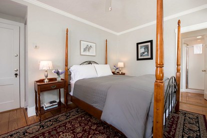 Delightful Lake House Rental near Gilford, New Hampshire - Sanbornton, New Hampshire - glamping.directory