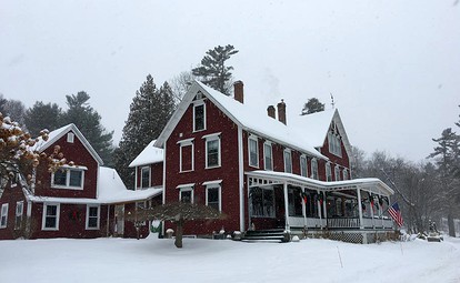 Delightful Lake House Rental near Gilford, New Hampshire - glamping.directory