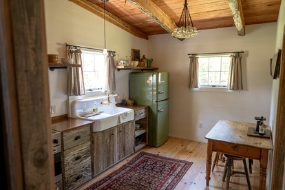 Charming Historic Cabin with Wood-Burning Stove near StarHill Farms in Texas - New Ulm, Texas - glamping.directory