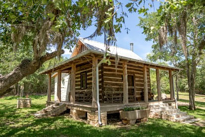 Charming Historic Cabin with Wood-Burning Stove near StarHill Farms in Texas - glamping.directory