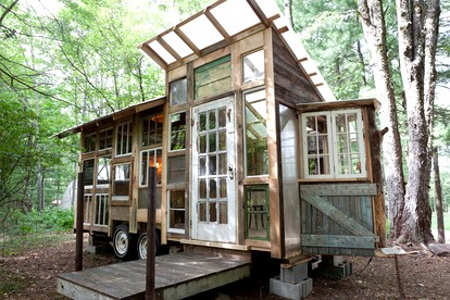 Spacious Full-Property Rental with Multiple Units for Large Group Getaways Surrounded by Nature in Woodridge, New York - Woodridge, New York - glamping.directory