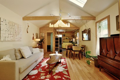 Spacious Full-Property Rental with Multiple Units for Large Group Getaways Surrounded by Nature in Woodridge, New York - Woodridge, New York - glamping.directory