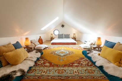 Spacious Full-Property Rental with Multiple Units for Large Group Getaways Surrounded by Nature in Woodridge, New York - Woodridge, New York - glamping.directory