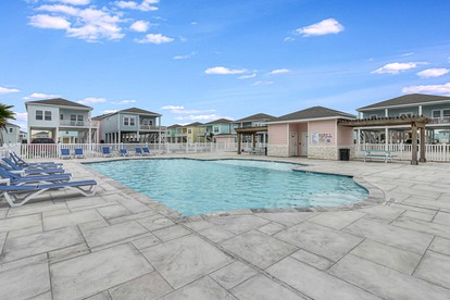 Incredible Waterfront Beach House with Swimming Pool in Rockport, Texas - Rockport, Texas - glamping.directory