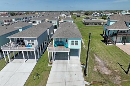 Incredible Waterfront Beach House with Swimming Pool in Rockport, Texas - glamping.directory