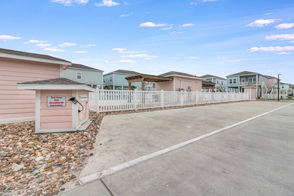 Incredible Waterfront Beach House with Swimming Pool in Rockport, Texas - Rockport, Texas - glamping.directory
