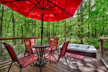Peaceful Secluded Cabin with Hot Tub and Fantastic Views of the Surrounding Woods in Mentone, Alabama - Mentone, Alabama - glamping.directory