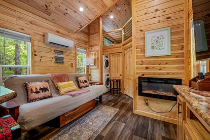 Peaceful Secluded Cabin with Hot Tub and Fantastic Views of the Surrounding Woods in Mentone, Alabama - Mentone, Alabama - glamping.directory