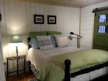 Cozy Cottage Rental with Lake Views near Okemo State Forest, Vermont - Plymouth, Vermont - glamping.directory