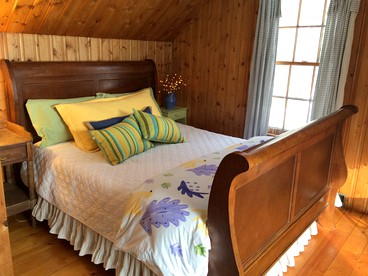 Cozy Cottage Rental with Lake Views near Okemo State Forest, Vermont - Plymouth, Vermont - glamping.directory