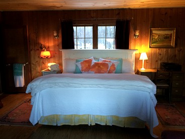 Cozy Cottage Rental with Lake Views near Okemo State Forest, Vermont - Plymouth, Vermont - glamping.directory