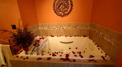 Romantic Vacation Getaway in a Hillside Lodge near Asheville in Leicester, North Carolina - Leicester, North Carolina - glamping.directory