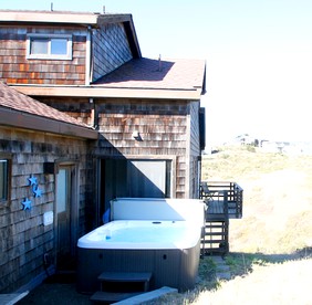 Spacious Beach House with Hot Tub Ideal for Glamping in Northern California - Dillon Beach, California - glamping.directory