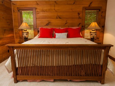 Beautiful Historic 1845 Farmhouse and Cottage for Group Vacation to Asheville - Asheville, North Carolina - glamping.directory