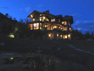Spacious Group Lodge Rental with Hot Tub near Bozeman, Montana - Three Forks, Montana - glamping.directory