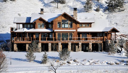 Spacious Group Lodge Rental with Hot Tub near Bozeman, Montana - Three Forks, Montana - glamping.directory