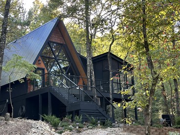Lovely Lofted A-Frame with Private Jacuzzi, Deck, Fire Pit and Views in Arkansas - Wasilla, Arkansas - glamping.directory