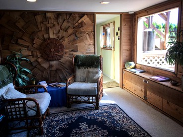 Stylish Lakefront Suite Rental with Hot Tub Access near Seattle, Washington - Woodinville, Washington - glamping.directory